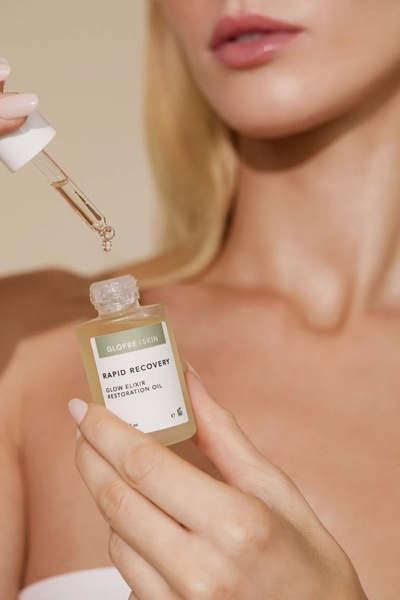 facial oil, face oil, skin oil, restoration oil, glow elixir, skincare serum, beauty oil, product launch, lifestyle, luxurious, calm, neutral, gold