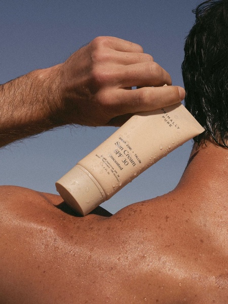 sunscreen, sun cream, spf cream, sun protection, sunblock, facial sunscreen, body sunscreen, brand awareness, lifestyle, outdoor, warm, fresh, blue, neutral