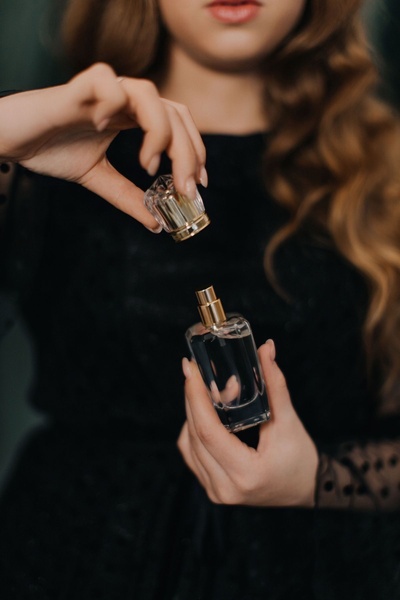perfume, fragrance, cologne, eau de parfum, scent, body spray, product launch, lifestyle, luxurious, black, gold