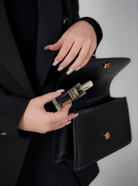 perfume, fragrance, cologne, eau de parfum, scent, brand awareness, editorial, luxurious, black, neutral