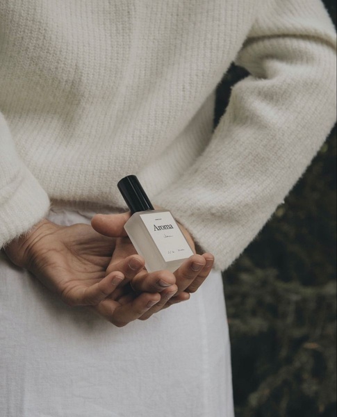 perfume, fragrance, cologne, eau de parfum, scent, body spray, product launch, lifestyle, calm, luxurious, neutral