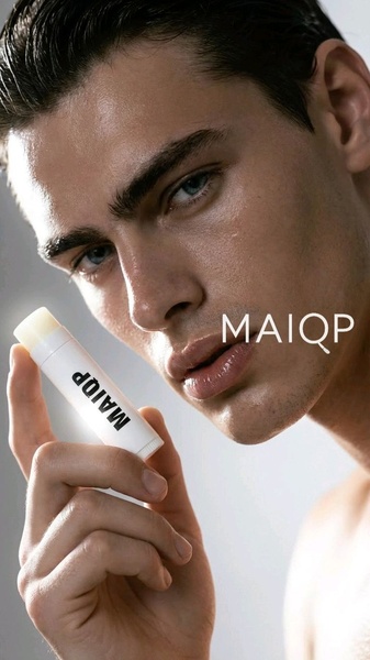 grooming product, skincare, face cream, moisturizer, beauty product, personal care, cosmetics, brand awareness, editorial, luxurious, neutral