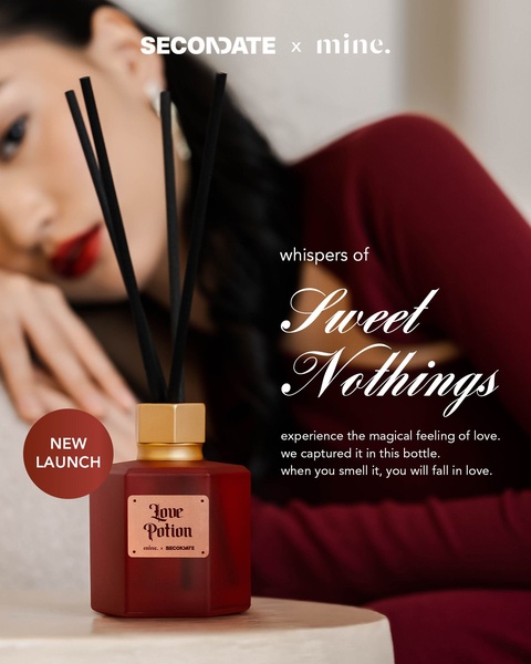 reed diffuser, home fragrance, room scent, diffuser, fragrance sticks, scent diffuser, home perfume, product launch, lifestyle, luxurious, warm, red, gold, valentine's day