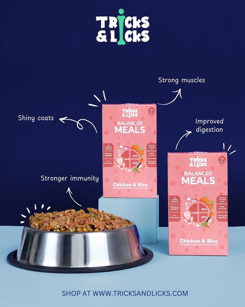 A high-clarity 4:5 social ad featuring two product boxes and a full bowl of dog food, using direct callout lines to link ingredients to health benefits.