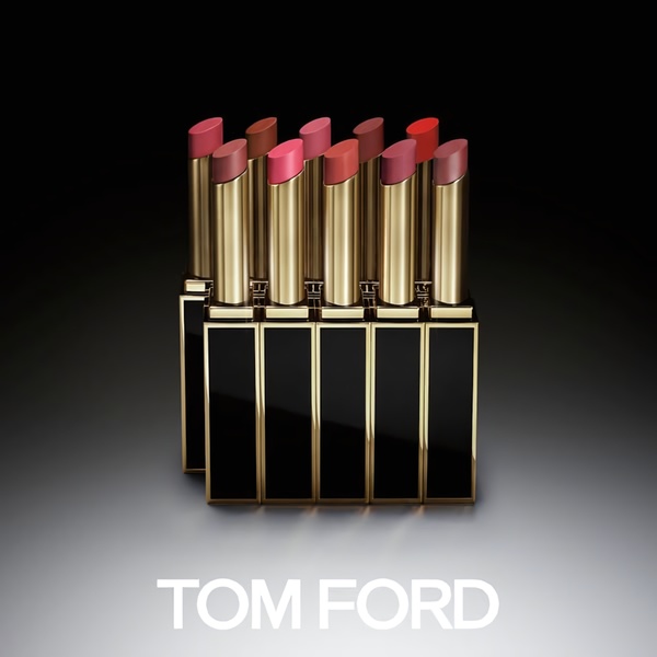lipstick, matte lipstick, makeup, lip color, cosmetic lipstick, bestseller push, minimalist, editorial, luxurious, bold, black, gold, pink