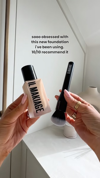 foundation, liquid foundation, makeup base, face makeup, cosmetics, beauty products, social proof, product launch, ugc style, trustworthy, neutral, black