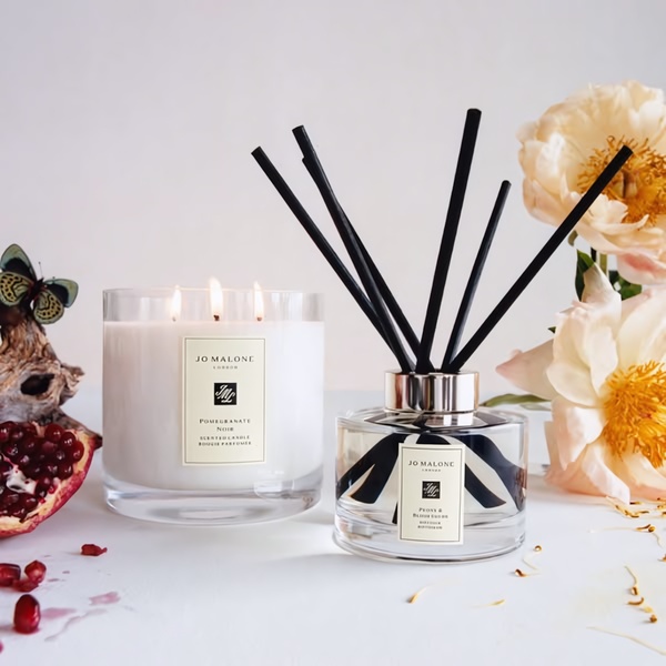 scented candle, reed diffuser, home fragrance set, aromatherapy diffuser, luxury candle, bestseller push, minimalist, editorial, calm, luxurious, neutral, pink