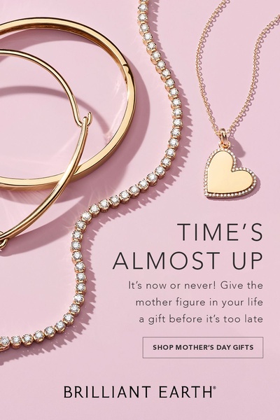 A high-conversion seasonal advertisement featuring delicate gold jewelry and a heart pendant, designed with a soft pink background and a clear, urgent CTA for Mother's Day.