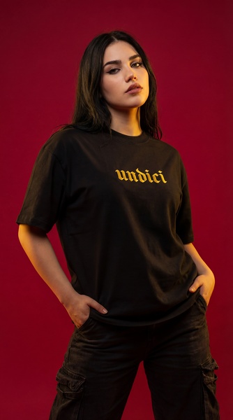 graphic t-shirt, cotton t-shirt, crew neck tee, short sleeve shirt, black t-shirt, bestseller push, lifestyle, editorial, bold, energetic, red, black