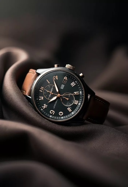wrist watch, leather strap watch, analog watch, mens watch, chronograph watch, bestseller push, minimalist, editorial, luxurious, calm, brown, neutral