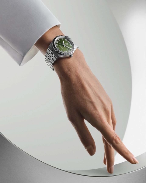 analog watch, stainless steel watch, wrist watch, luxury watch, mens watch, brand awareness, minimalist, editorial, luxurious, calm, neutral, green