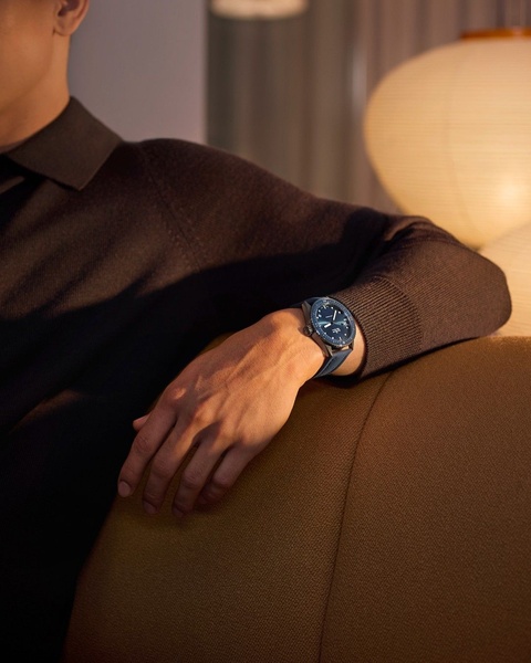 wrist watch, analog watch, mens watch, timepiece, luxury watch, brand awareness, lifestyle, editorial, calm, luxurious, brown, neutral