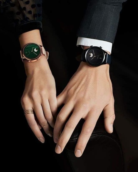 wrist watch, analog watch, luxury watch, timepiece, mens watch, womens watch, brand awareness, lifestyle, editorial, luxurious, trustworthy, neutral, black, gold