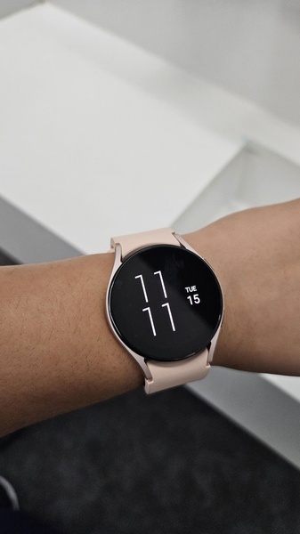 smartwatch, digital watch, wrist watch, fitness watch, electronic watch, product demo, lifestyle, calm, trustworthy, neutral, pink