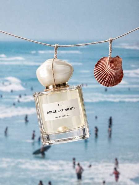 perfume, eau de parfum, fragrance, scent, cologne, brand awareness, lifestyle, editorial, calm, fresh, blue, neutral