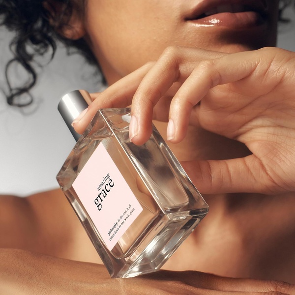 perfume, fragrance, eau de toilette, scent, cologne, women's perfume, bestseller push, lifestyle, editorial, calm, luxurious, neutral, pink