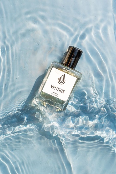 perfume oil, scented oil, fragrance oil, perfume bottle, body oil, product demo, minimalist, lifestyle, fresh, calm, blue, neutral