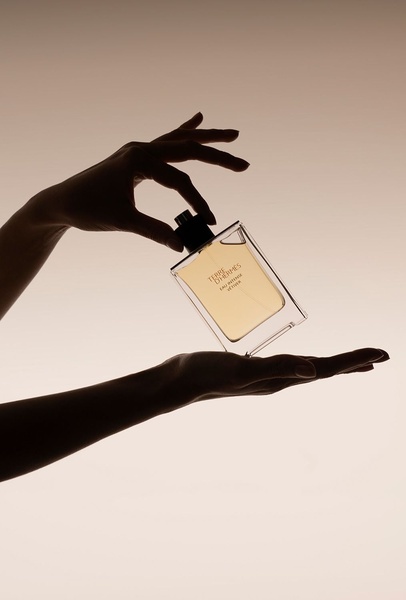 perfume, cologne, fragrance, eau de parfum, scent, brand awareness, minimalist, editorial, luxurious, calm, neutral