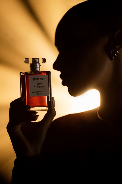 perfume, fragrance, cologne, scent, eau de parfum, brand awareness, lifestyle, editorial, luxurious, calm, brown, gold, black