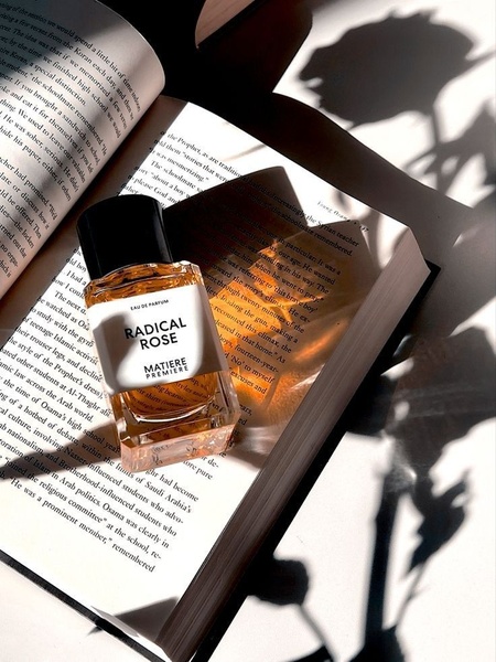 perfume, fragrance, eau de parfum, scent, perfume bottle, minimalist, editorial, calm, luxurious, neutral, brown