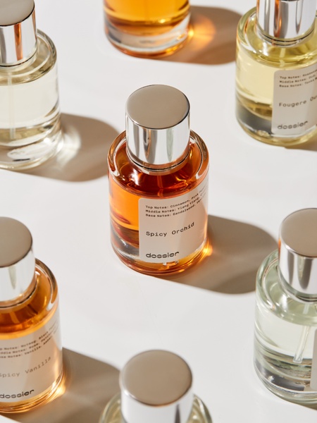 perfume bottle, scented fragrance, eau de parfum, glass fragrance bottle, cologne, bestseller push, minimalist, calm, trustworthy, neutral, gold