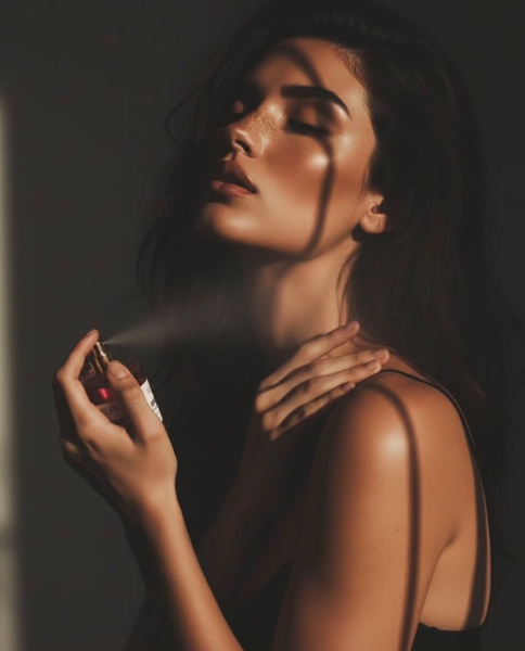 perfume, fragrance, eau de toilette, scent, cologne, brand awareness, editorial, lifestyle, luxurious, calm, neutral, brown