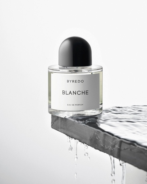 perfume, eau de parfum, fragrance, scent, cologne, brand awareness, minimalist, editorial, calm, luxurious, neutral