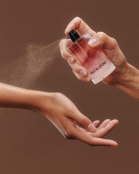 body spray, scented mist, fragrance spray, perfume bottle, fragrance mist, product demo, lifestyle, minimalist, calm, luxurious, brown, neutral
