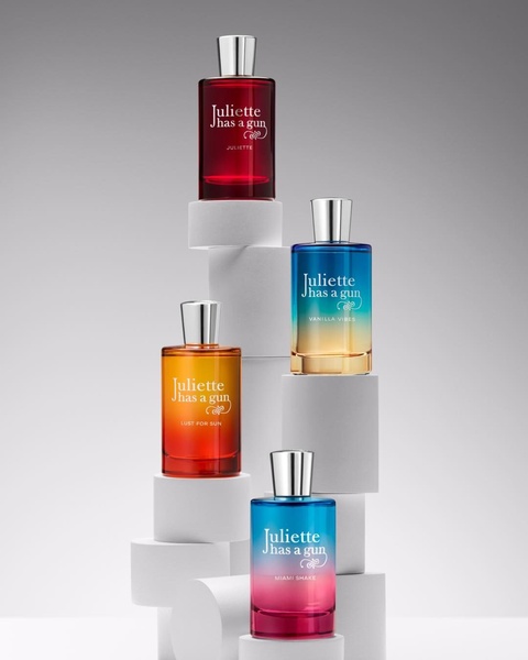 perfume, cologne, fragrance, scent, eau de parfum, bestseller push, minimalist, luxurious, calm, neutral