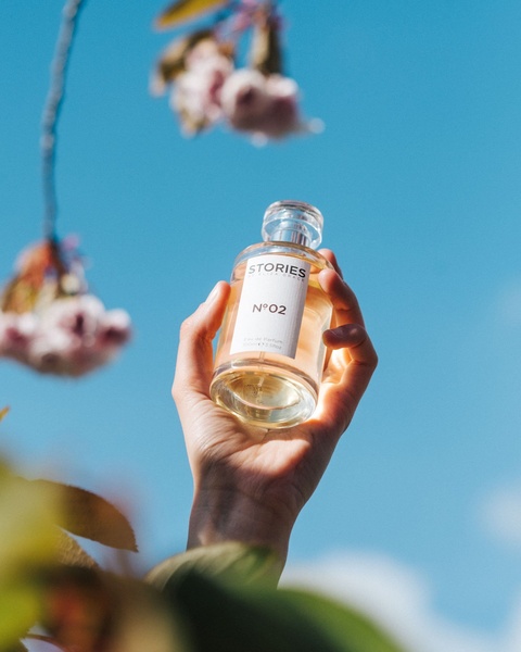 perfume, eau de parfum, fragrance, scent, cologne, brand awareness, lifestyle, fresh, calm, blue, pink, neutral, spring campaign