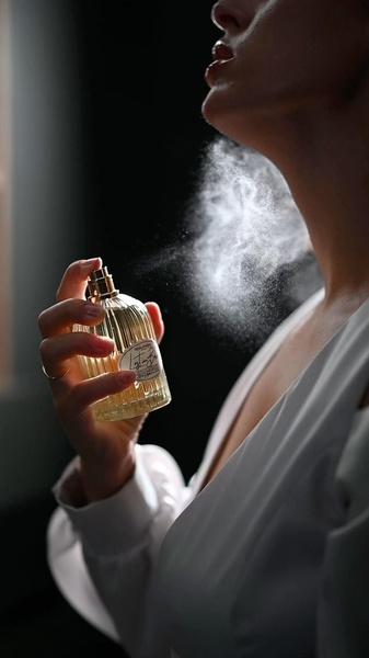 perfume, fragrance, cologne, scent, eau de parfum, brand awareness, lifestyle, editorial, luxurious, calm, neutral, black