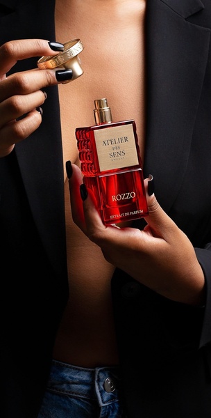 perfume, cologne, fragrance, extrait de parfum, scent, brand awareness, lifestyle, editorial, luxurious, bold, red, black, gold