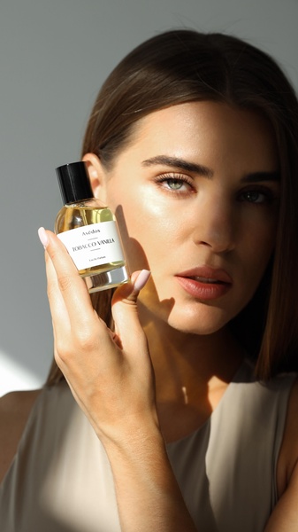 perfume, eau de parfum, fragrance, scent, cologne, brand awareness, lifestyle, editorial, luxurious, calm, neutral