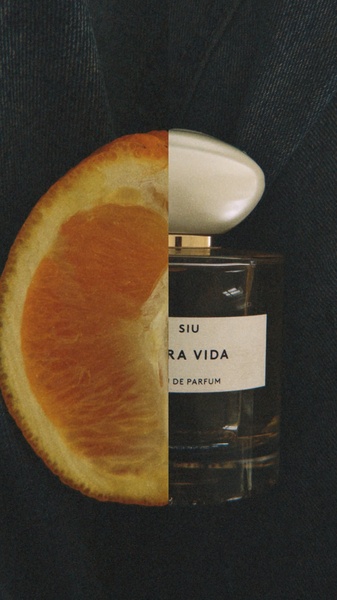 perfume, eau de parfum, fragrance, scent, cologne, brand awareness, minimalist, fresh, luxurious, neutral, orange