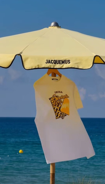 graphic t-shirt, cotton tee, printed shirt, short sleeve top, casual t-shirt, new arrival, brand awareness, lifestyle, outdoor, fresh, playful, blue, yellow, neutral, summer sale