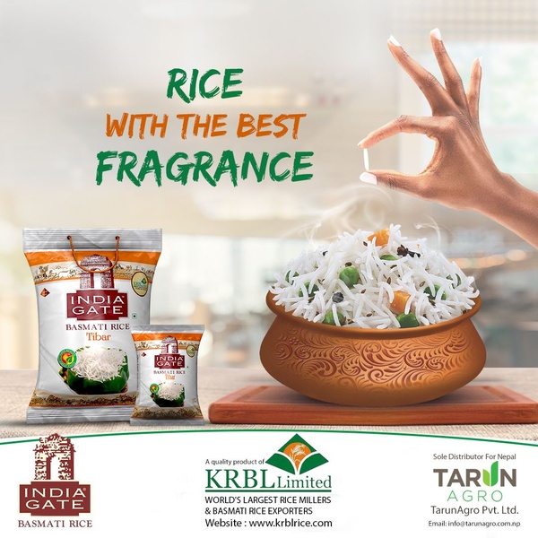 This 1:1 square ad uses a hand holding a single grain of rice above a steaming bowl to highlight product quality and sensory appeal.