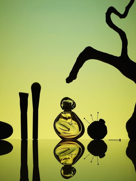 perfume, fragrance, scent, cologne, parfum, brand awareness, minimalist, editorial, calm, luxurious, yellow, black