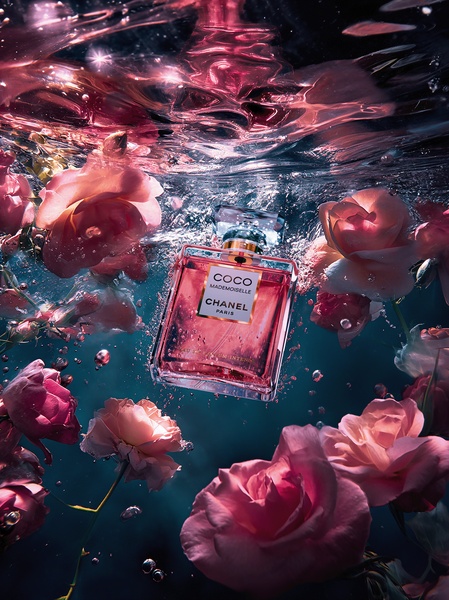 perfume, fragrance, eau de parfum, scent, cologne, brand awareness, editorial, lifestyle, luxurious, calm, pink, purple, black
