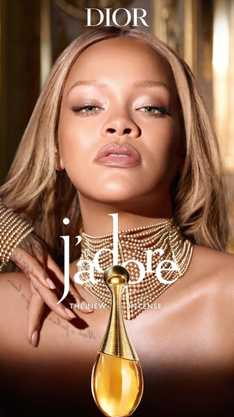 perfume, fragrance, eau de parfum, scent, women's perfume, brand awareness, editorial, luxurious, gold, neutral