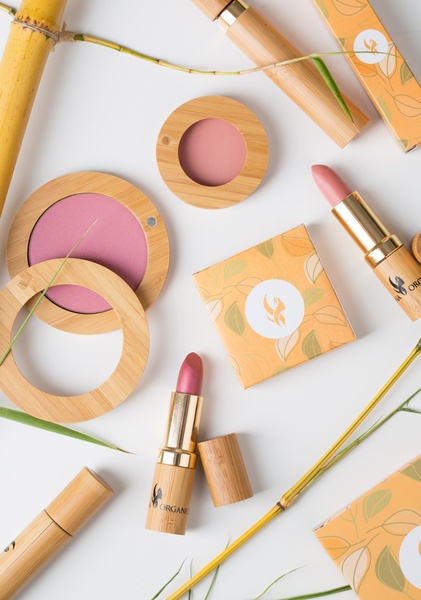 lipstick, blush, makeup palette, cosmetic packaging, organic makeup, new arrival, brand awareness, flat lay, minimalist, fresh, calm, neutral, yellow, pink