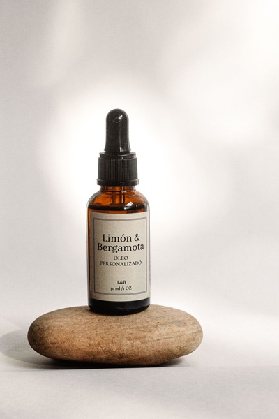 essential oil, hair oil, serum bottle, skincare oil, dropper bottle, bestseller push, minimalist, calm, trustworthy, neutral, brown