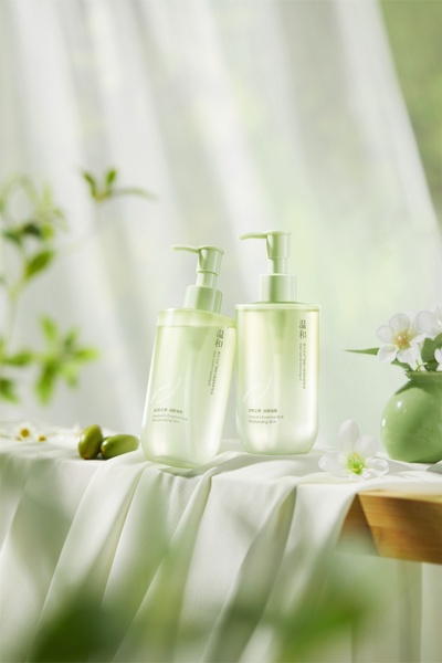 cleansing oil, makeup remover, face cleanser, skincare bottle, gentle cleanser, brand awareness, minimalist, lifestyle, calm, fresh, green, pastel, neutral