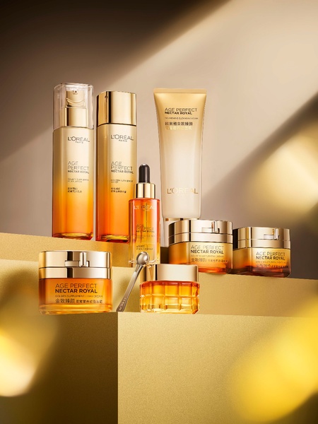 skincare products, facial cream, face serum, lotion, cleanser, skin care set, bestseller push, minimalist, editorial, luxurious, trustworthy, gold, neutral