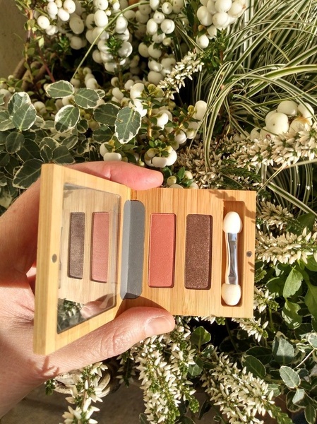 eyeshadow palette, makeup palette, powder eyeshadow, eye makeup, cosmetic palette, product demo, lifestyle, fresh, calm, green, neutral, brown