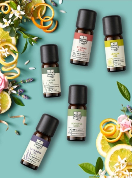 essential oils, aromatherapy oils, essential oil bottles, natural fragrance oils, diffuser oils, bestseller push, flat lay, fresh, calm, green, neutral, yellow