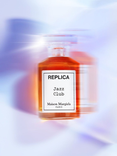 perfume, cologne, fragrance, scent, eau de toilette, brand awareness, minimalist, editorial, luxurious, calm, neutral, purple