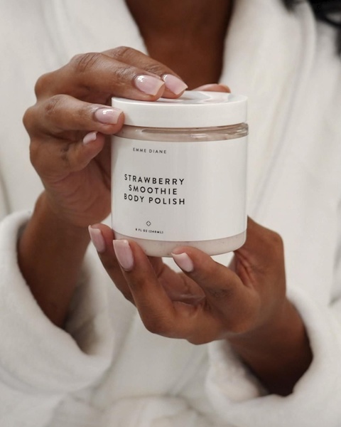 body polish, exfoliating scrub, body scrub, skincare, body treatment, product demo, lifestyle, minimalist, calm, trustworthy, neutral