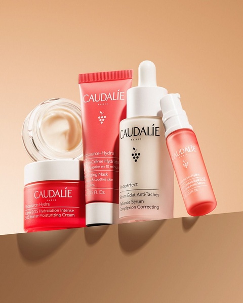 moisturizing cream, face serum, hydrating mask, skincare set, beauty products, bestseller push, minimalist, fresh, trustworthy, neutral, pink