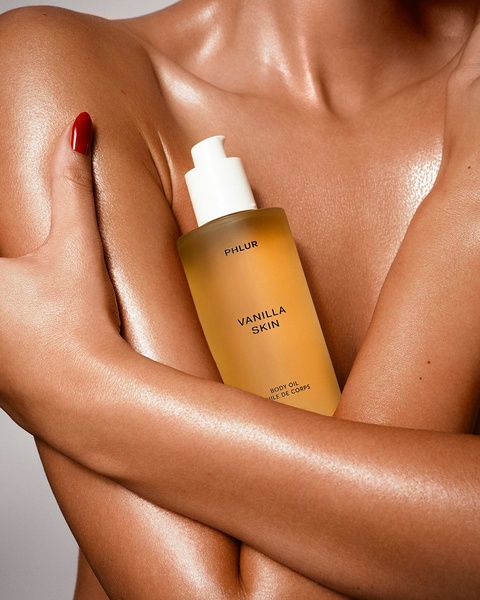 body oil, skin oil, moisturizing oil, skincare product, beauty oil, product demo, lifestyle, editorial, luxurious, warm, neutral, gold, brown