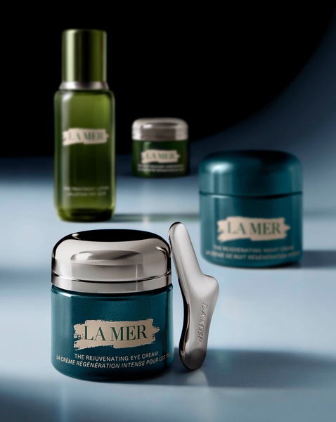 face cream, eye cream, skincare set, night cream, moisturizer, beauty products, bestseller push, brand awareness, minimalist, editorial, luxurious, calm, blue, neutral